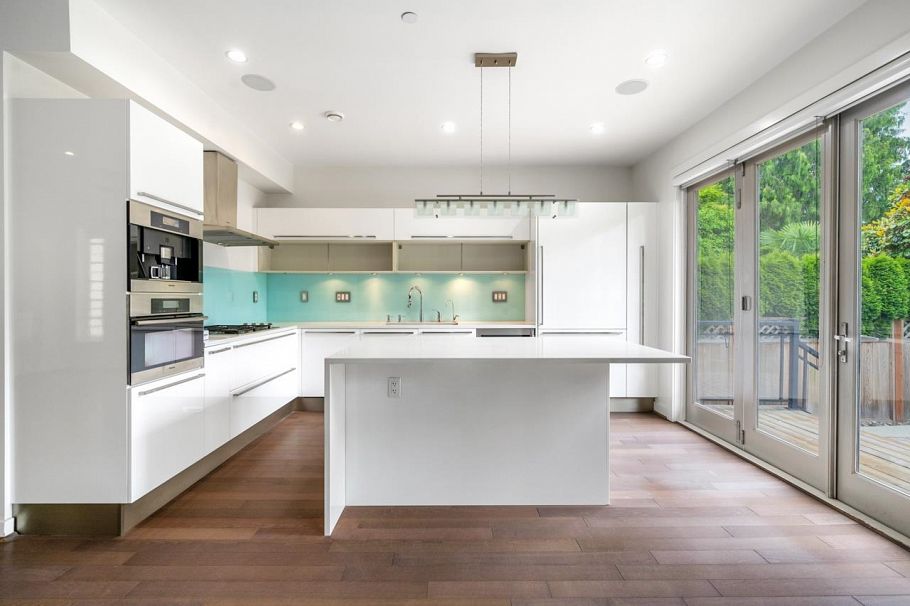 3772 W 19th Avenue Vancouver, BC - 9