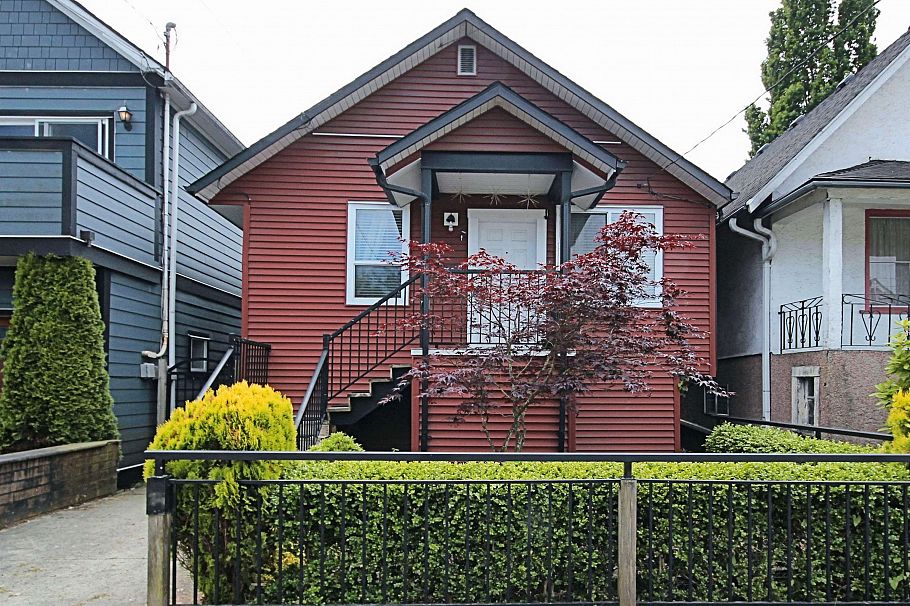 112 E King Edward Avenue Vancouver, BC - 2