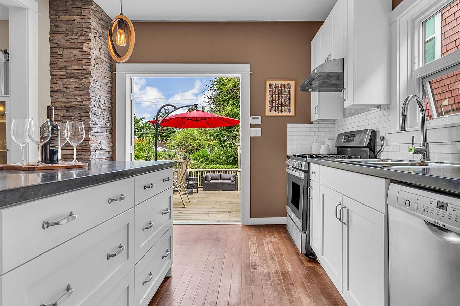 251 E 21st Avenue Vancouver, BC - 9