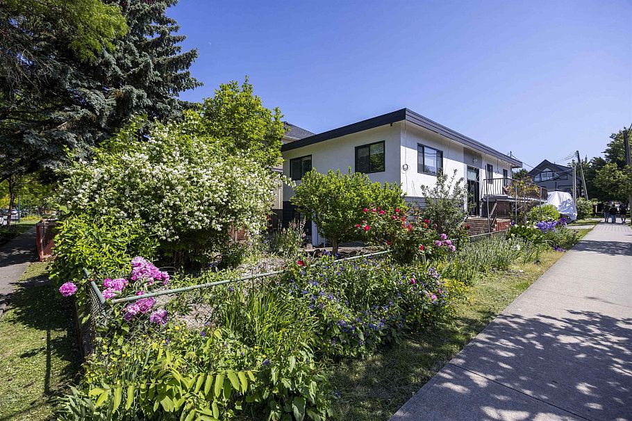 4198 St. George Street Vancouver, BC - 5