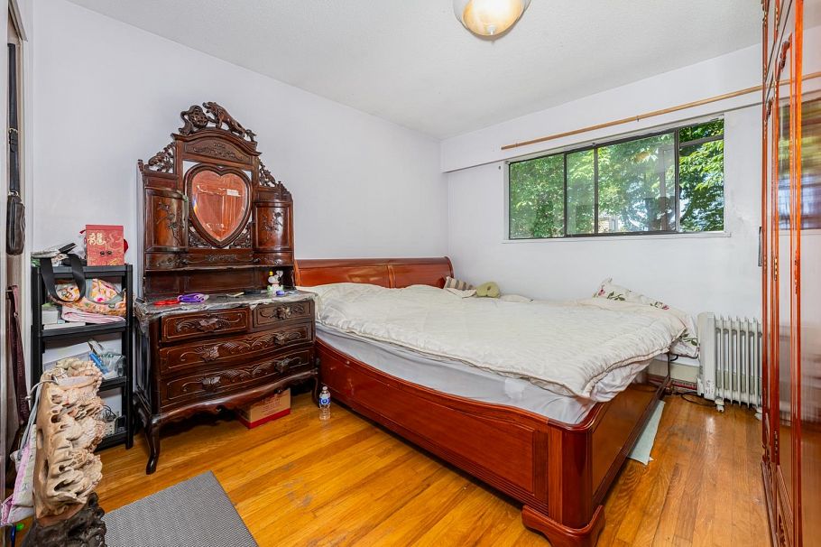 1342 E 10th Avenue Vancouver, BC - 6