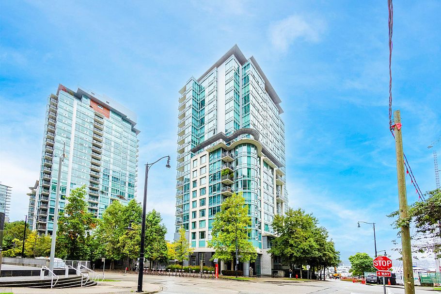 407 499 Broughton Street Vancouver, BC - 1