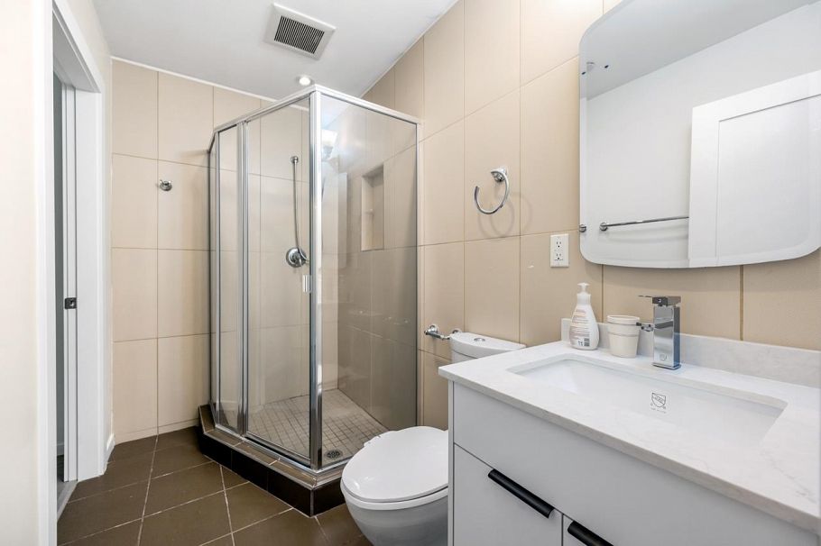 3772 W 19th Avenue Vancouver, BC - 21