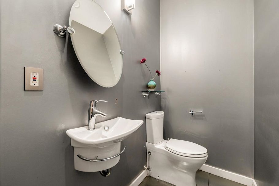 3772 W 19th Avenue Vancouver, BC - 2