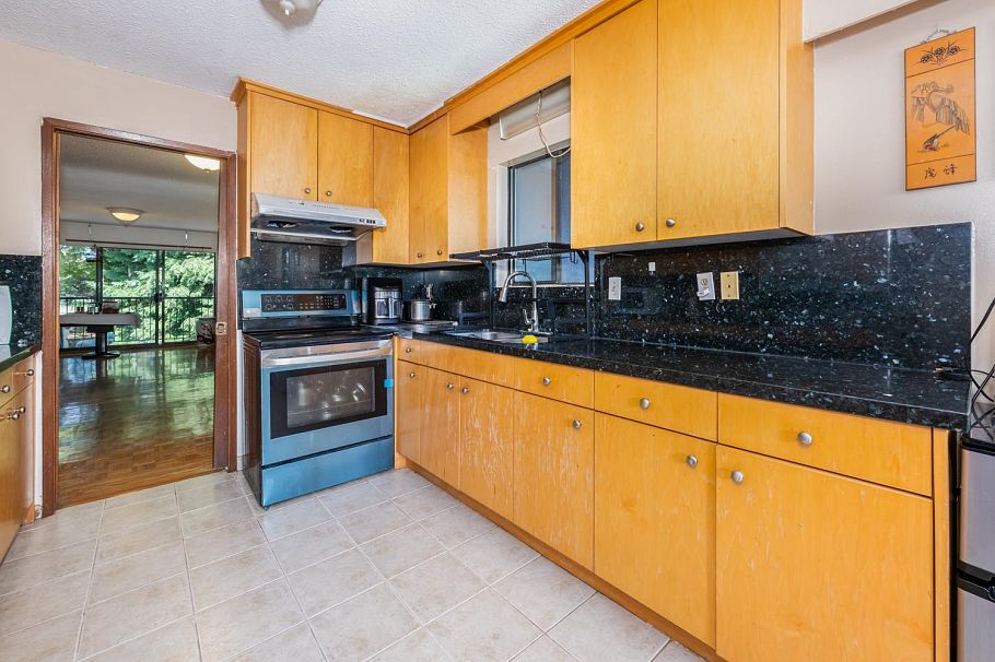 1342 E 10th Avenue Vancouver, BC - 12