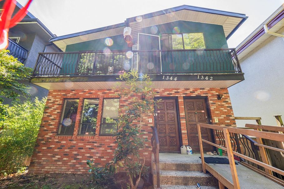 1342 E 10th Avenue Vancouver, BC - 2