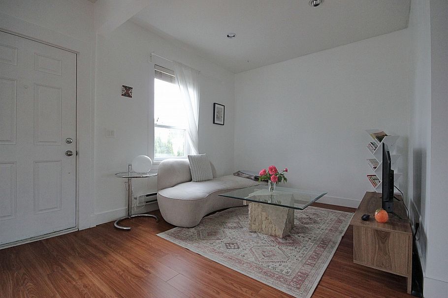 112 E King Edward Avenue Vancouver, BC - 4