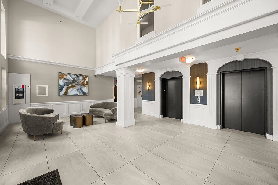 213 5835 Hampton Place Vancouver, BC - 5