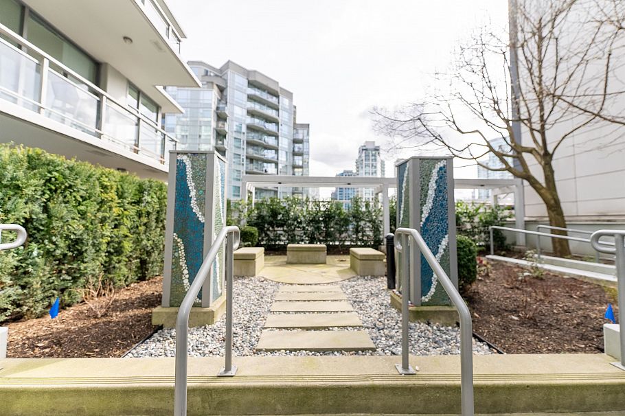 1002 1205 Howe Street Vancouver, BC - 20