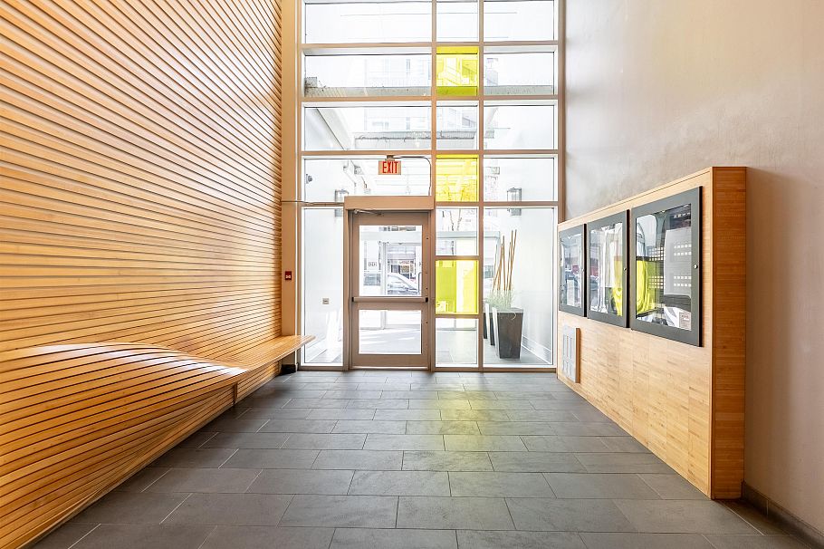 1002 1205 Howe Street Vancouver, BC - 1