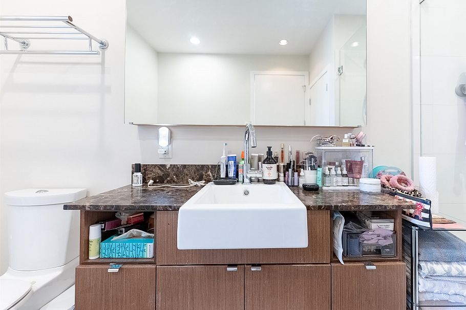 1002 1205 Howe Street Vancouver, BC - 14