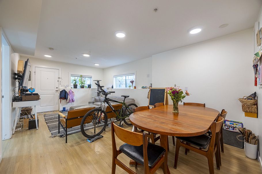 4198 St. George Street Vancouver, BC - 6