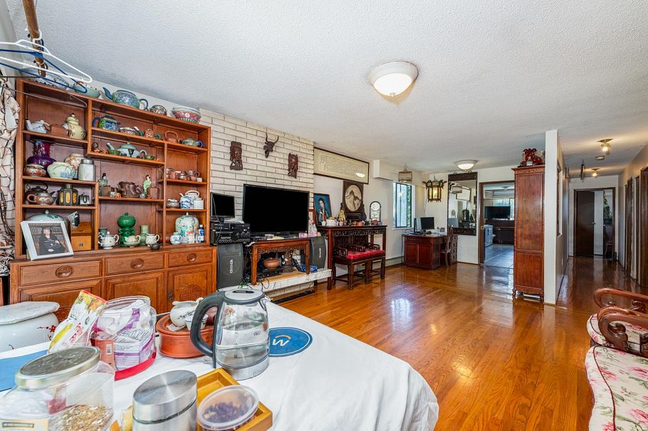 1342 E 10th Avenue Vancouver, BC - 9