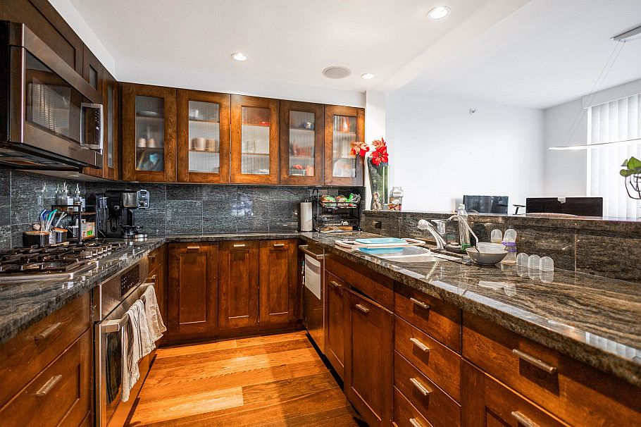 407 499 Broughton Street Vancouver, BC - 4