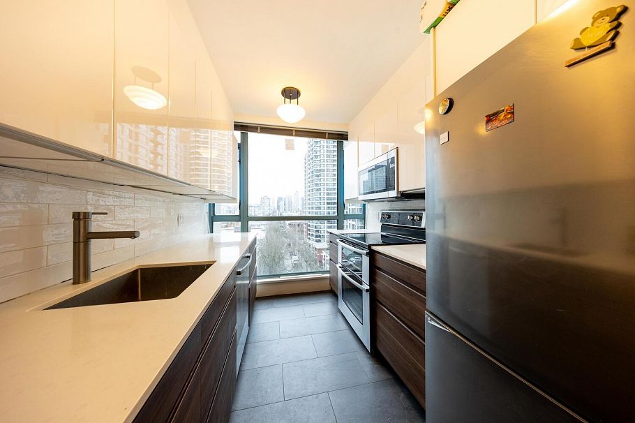 703 888 Hamilton Street Vancouver, BC - 3