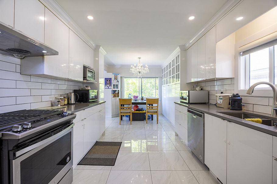 4198 St. George Street Vancouver, BC - 23