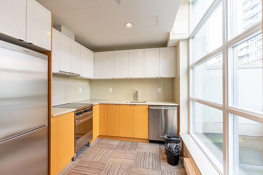 1002 1205 Howe Street Vancouver, BC - 24