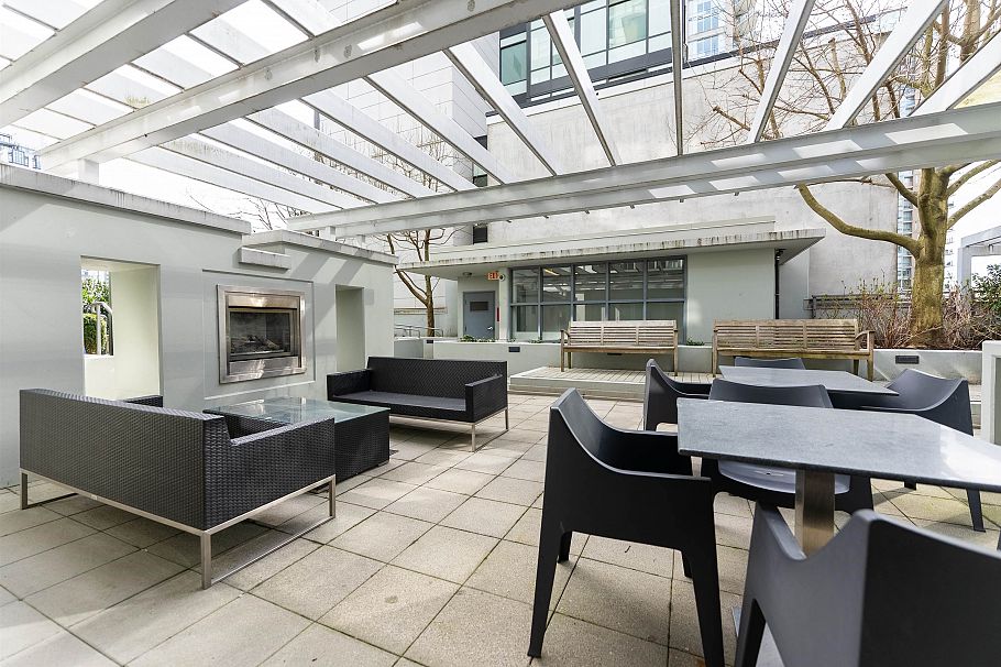 1002 1205 Howe Street Vancouver, BC - 3