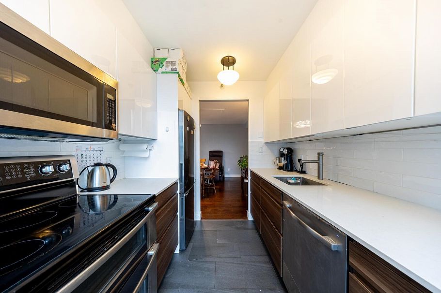 703 888 Hamilton Street Vancouver, BC - 1