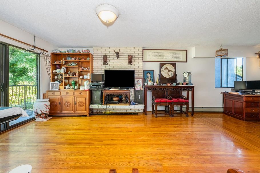 1342 E 10th Avenue Vancouver, BC - 4