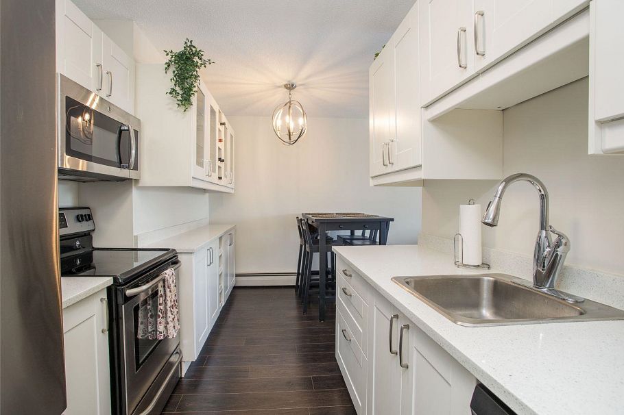 310 131 W 4th Street North Vancouver, BC - 3