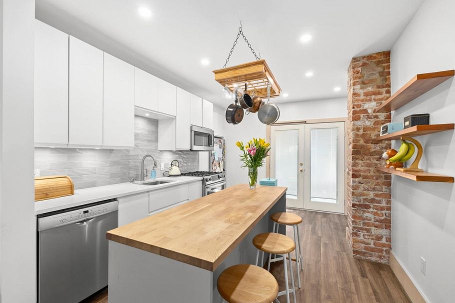 1128 E 24th Avenue Vancouver, BC - 6