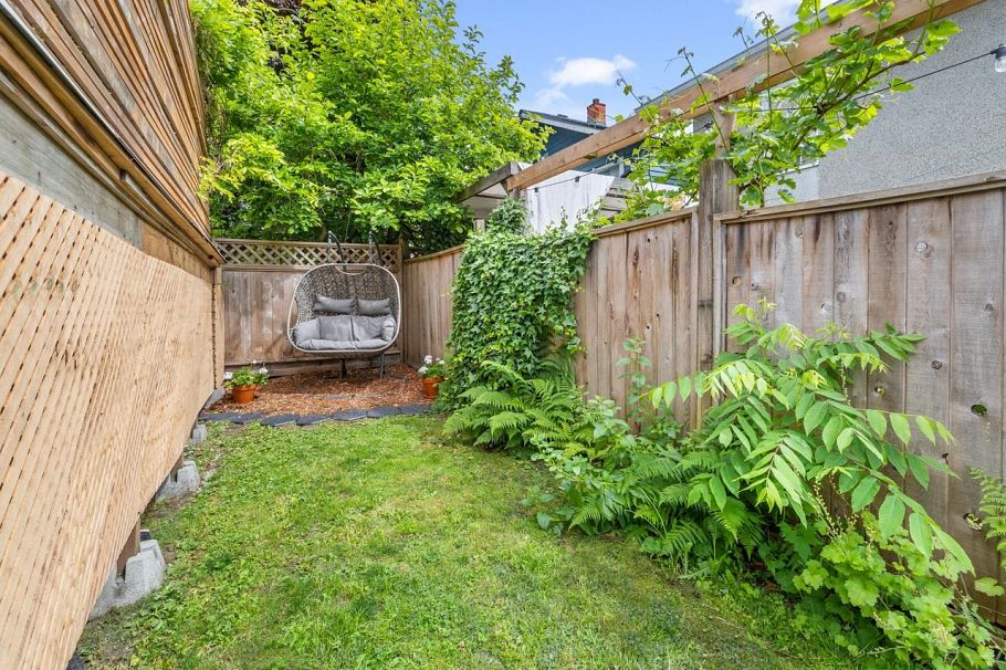 1128 E 24th Avenue Vancouver, BC - 22