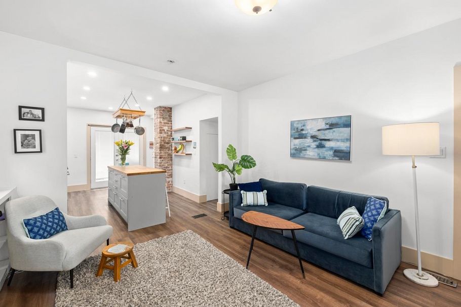 1128 E 24th Avenue Vancouver, BC - 5