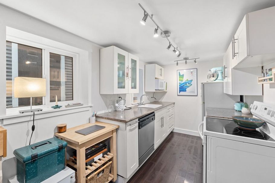 1128 E 24th Avenue Vancouver, BC - 19