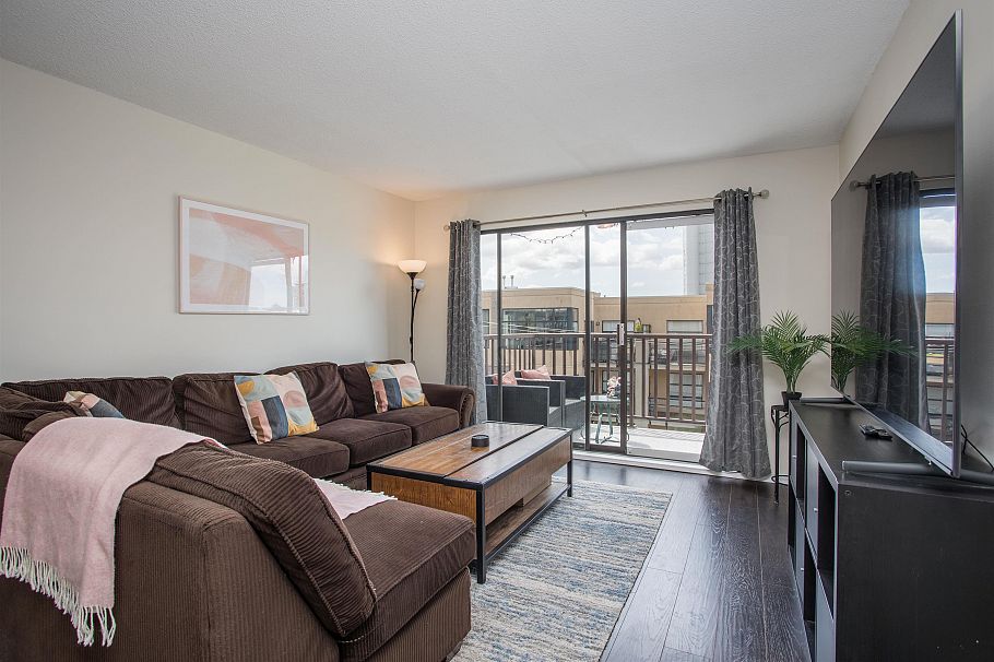 310 131 W 4th Street North Vancouver, BC - 5