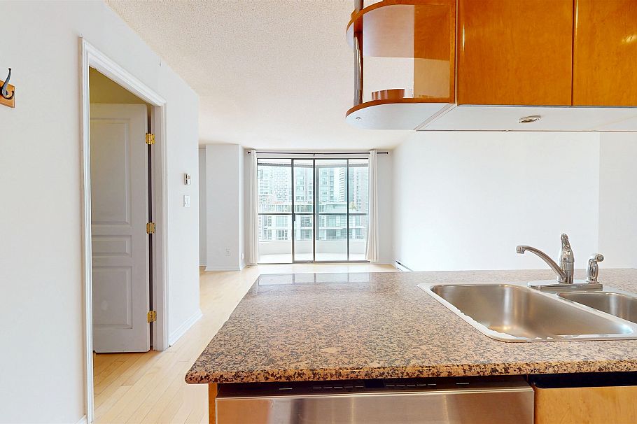 2007 1189 Howe Street Vancouver, BC - 7