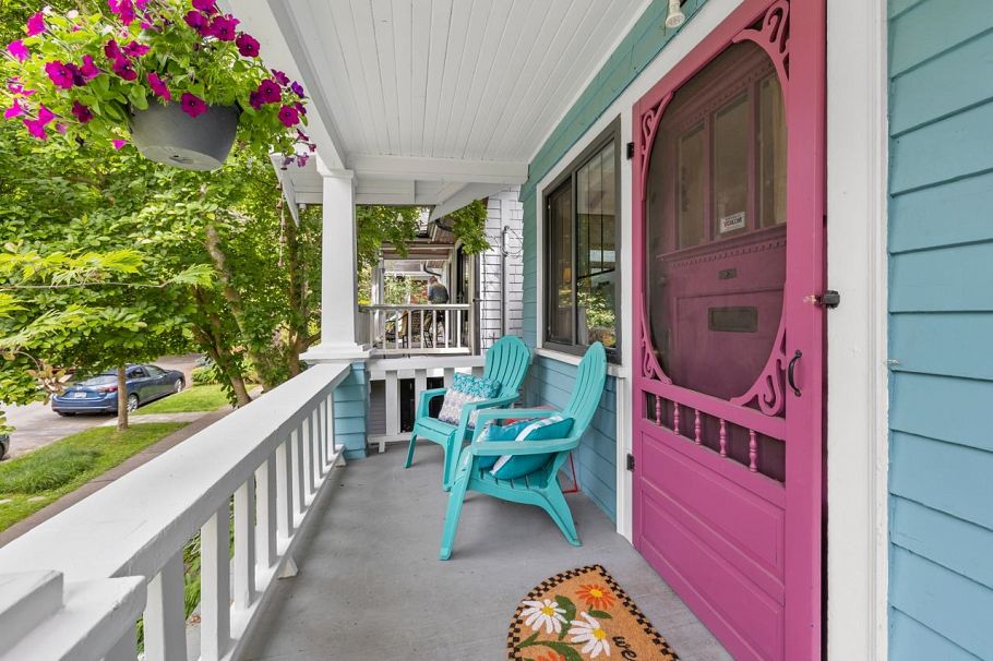 1128 E 24th Avenue Vancouver, BC - 2