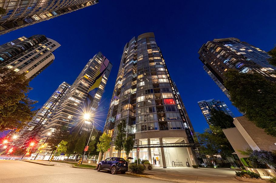 3601 1438 Richards Street Vancouver, BC - 1