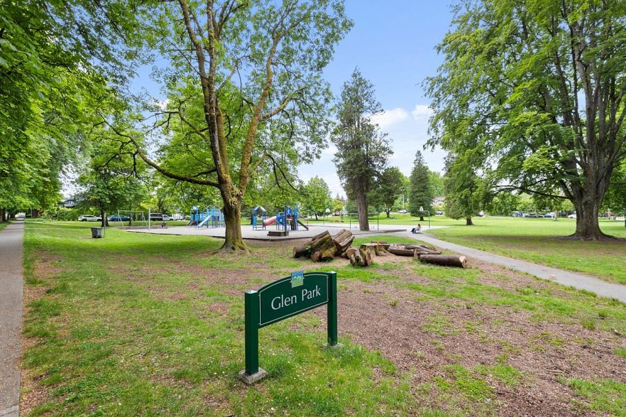 1128 E 24th Avenue Vancouver, BC - 24