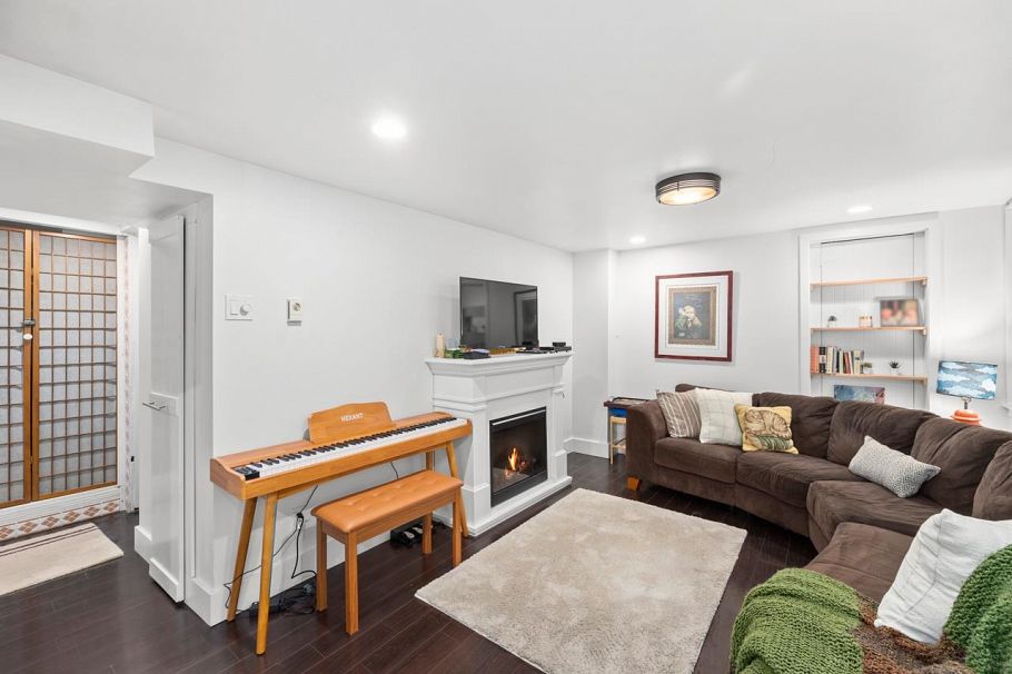 1128 E 24th Avenue Vancouver, BC - 17