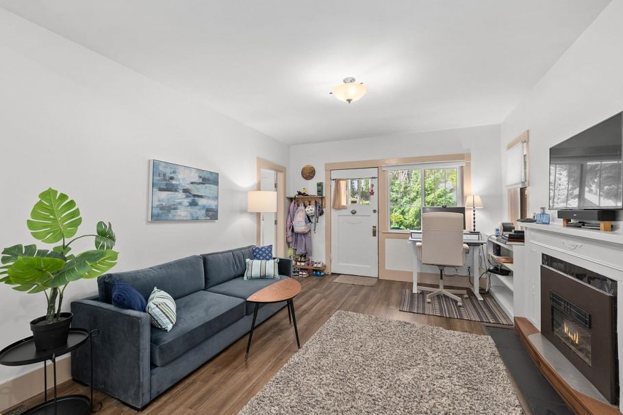 1128 E 24th Avenue Vancouver, BC - 3