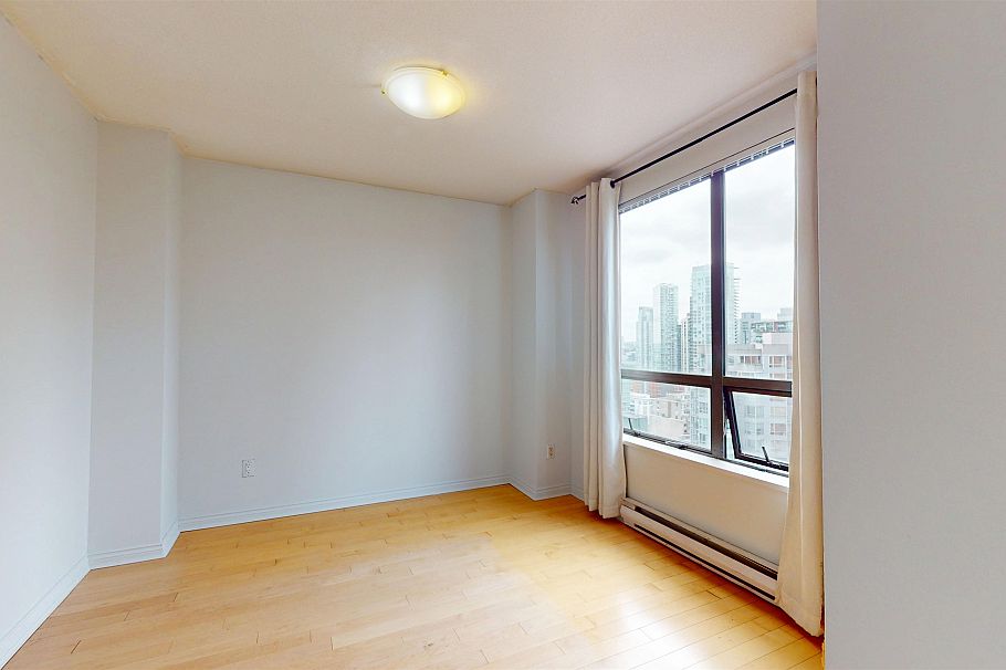 2007 1189 Howe Street Vancouver, BC - 16