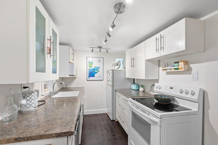 1128 E 24th Avenue Vancouver, BC - 20