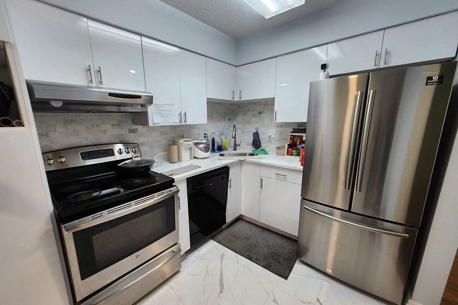 106 6904 Fraser Street Vancouver, BC - 4