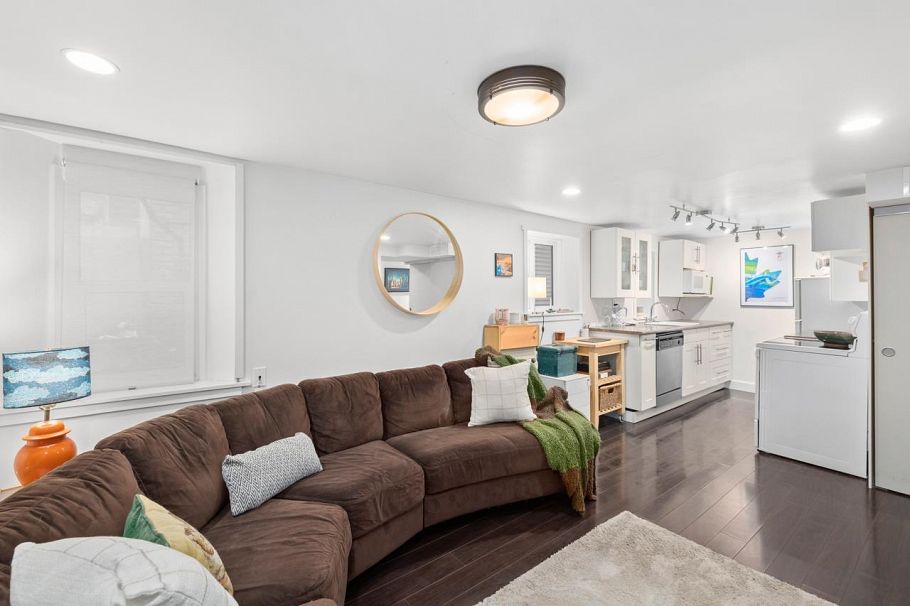 1128 E 24th Avenue Vancouver, BC - 18