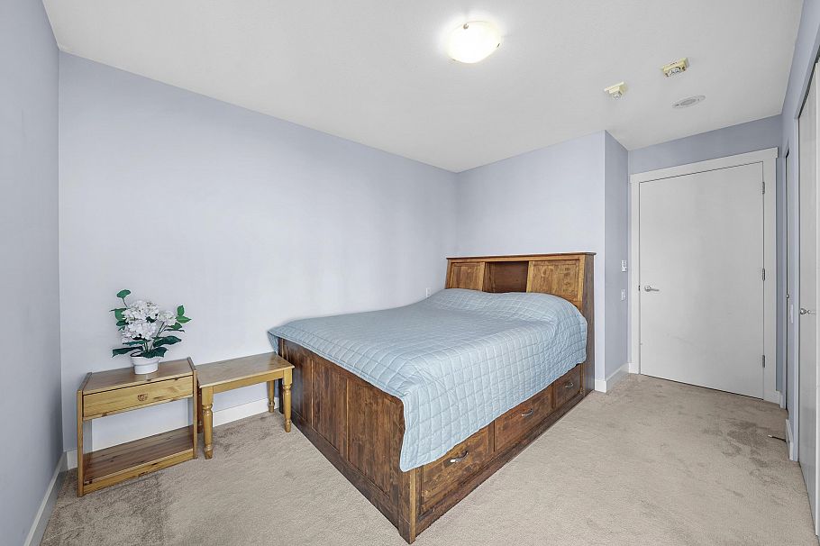 403 121 W 16th Street North Vancouver, BC - 24