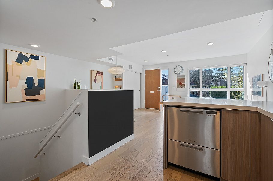 355 E 16th Avenue Vancouver, BC - 12