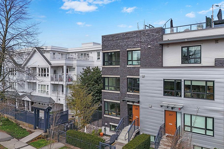 355 E 16th Avenue Vancouver, BC - 3