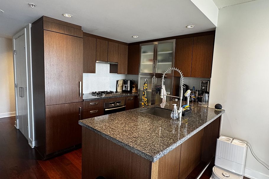 1705 1055 Richards Street Vancouver, BC - 3