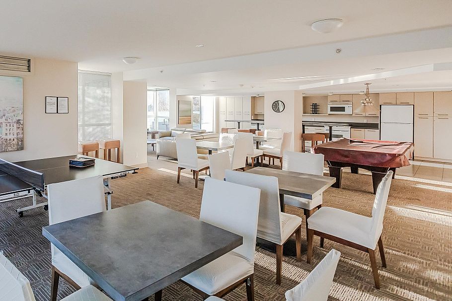 403 121 W 16th Street North Vancouver, BC - 32