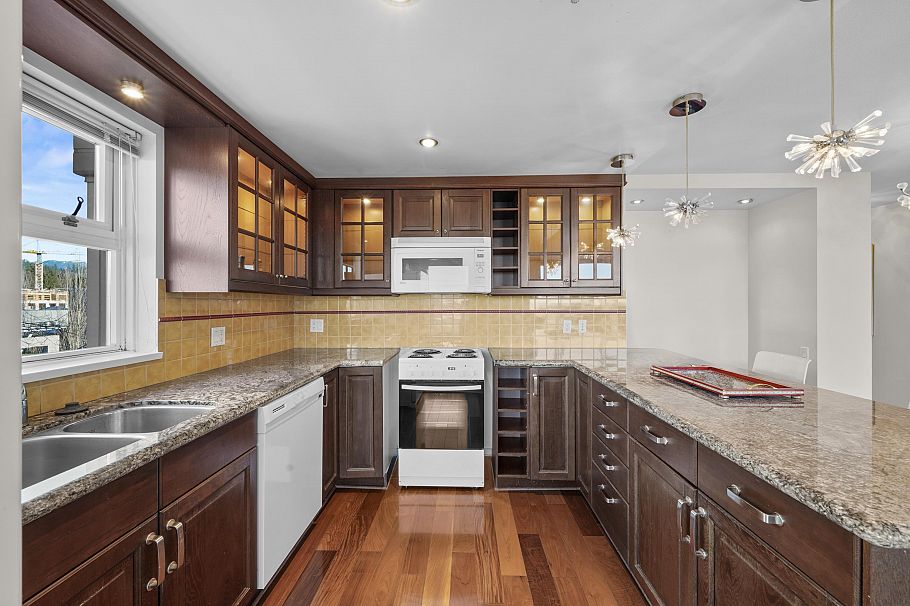 403 121 W 16th Street North Vancouver, BC - 14