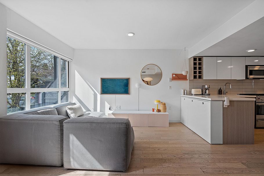 355 E 16th Avenue Vancouver, BC - 9