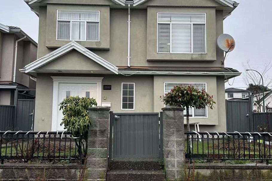 299 E 55th Avenue Vancouver, BC - 1