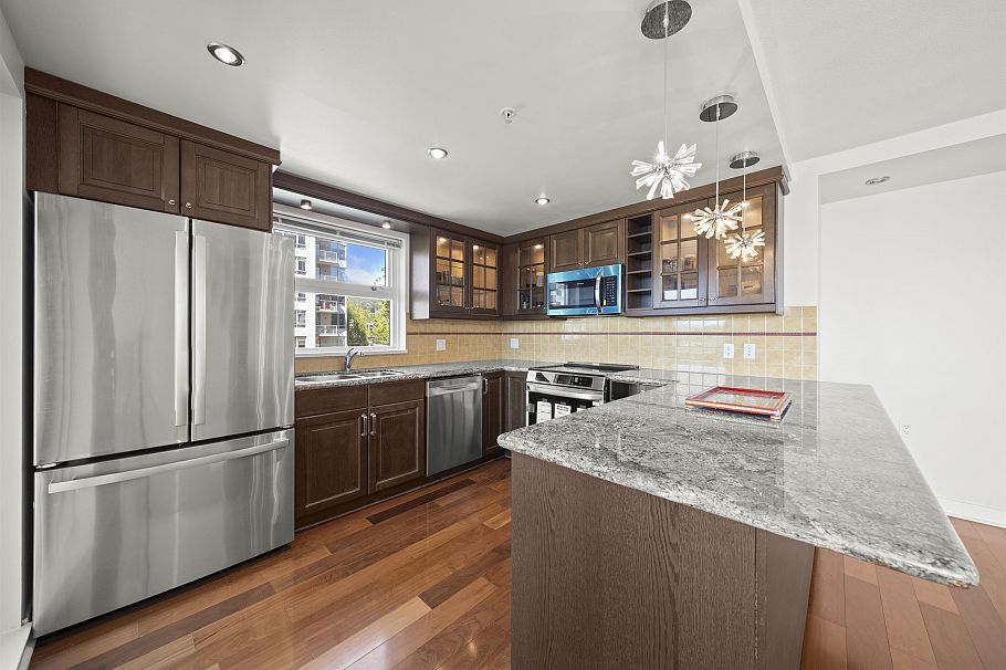 403 121 W 16th Street North Vancouver, BC - 13