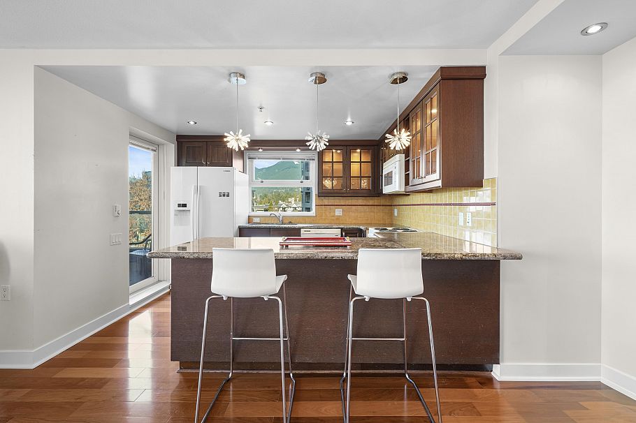 403 121 W 16th Street North Vancouver, BC - 12